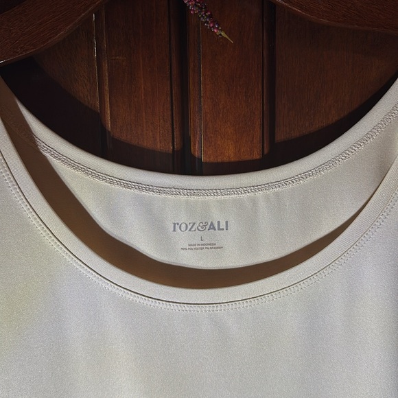 EUC Roz & Ali Ivory Cream Tank - Picture 5 of 9